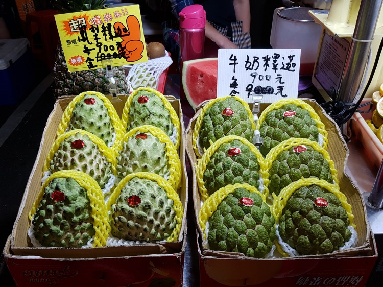 左:鳳梨釋迦 / 毎盆 900元<br />右:ミルク釋迦 / 毎盆 900元 左:鳳梨釋迦 / 毎盆 900元<br />右:ミルク釋迦 / 毎盆 900元