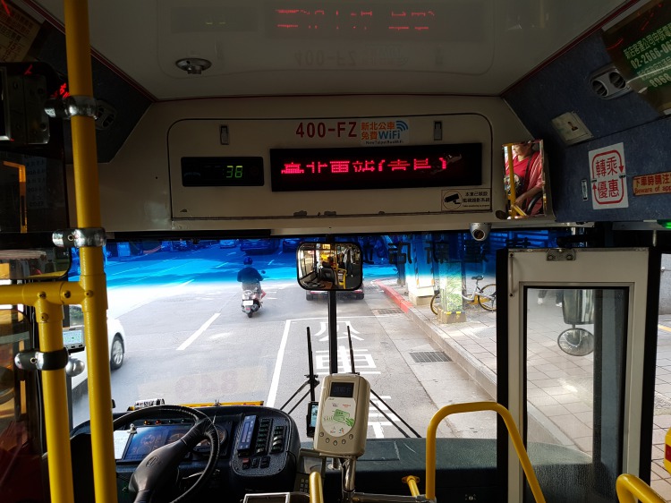 台湾路線バスの電光掲示板