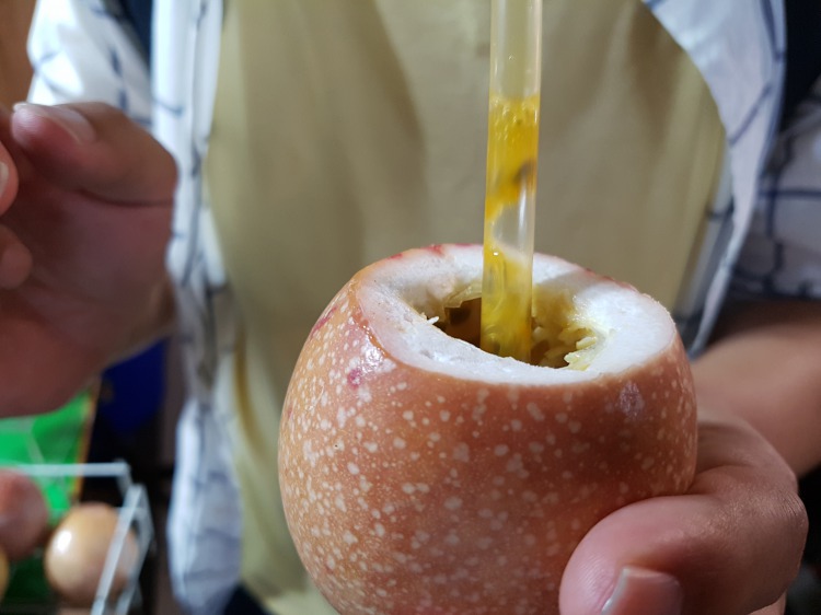 【百香果(パッションフルーツ)】甘酸っぱい果物「百香果」、追熟させて食べると甘味が増す