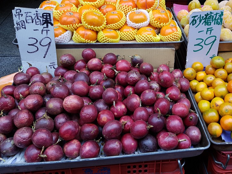 三峡老街の市場(新北市)<br />39元(約140円)/一斤(600g) 三峡老街の市場(新北市)<br />39元(約140円)/一斤(600g)