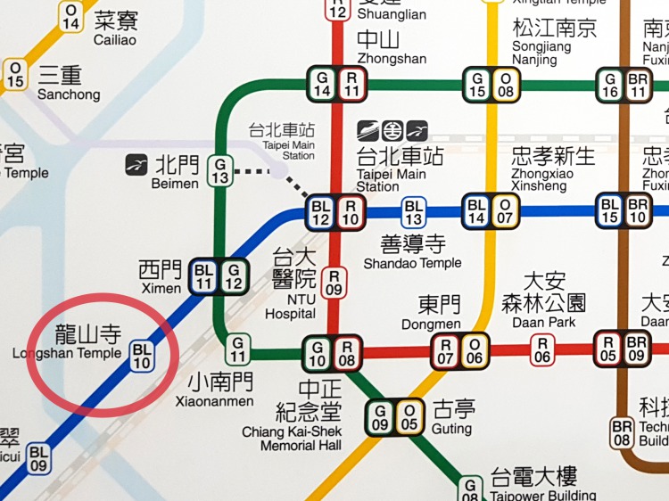 MRT龍山駅：駅番号「BL10」